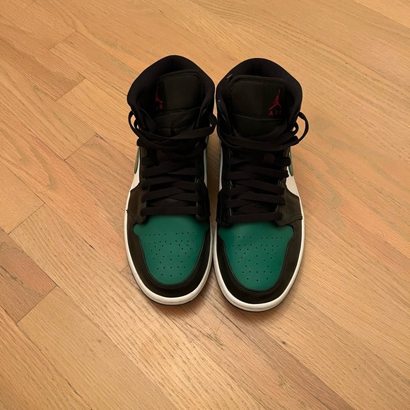 Jordan 1 Pine Green - Picture 3 of 7